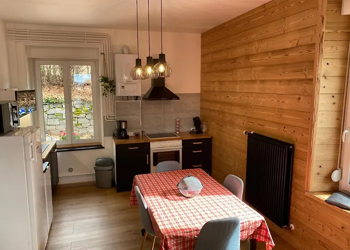 Gîte 3 étoiles L\'apparté de G au calme avec balcon et parking privé